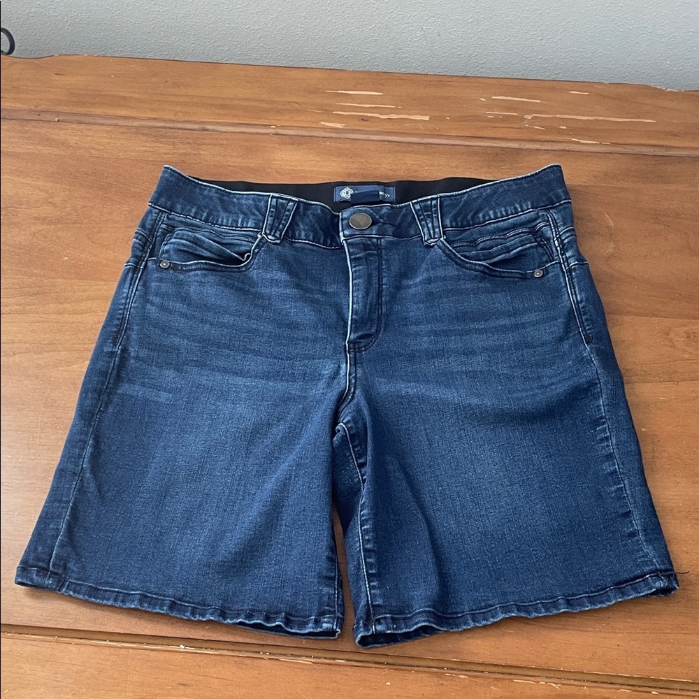 Democracy Absolution Jean Shorts Size 14